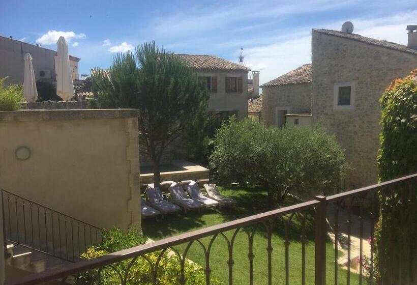 带1个卧室的带阳台的公寓, Le Village