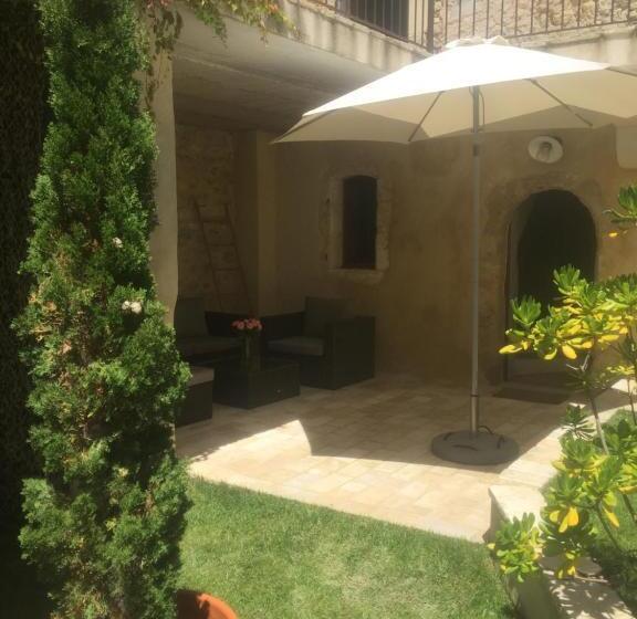 带露台的套间, Le Village