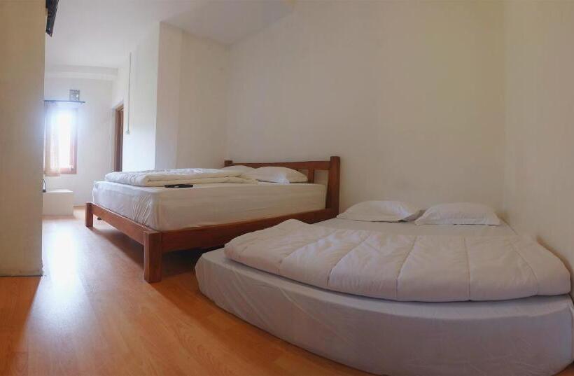 Семейный Номер, Tani Jiwo Hostel