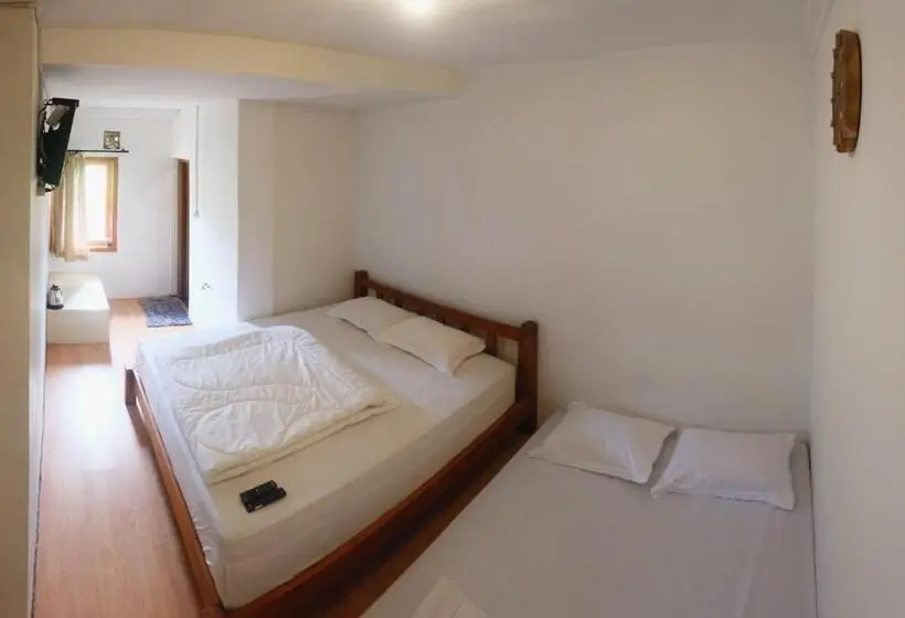 Családi Szoba, Tani Jiwo Hostel