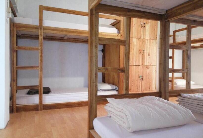 מיטה בחדר משותף, Tani Jiwo Hostel