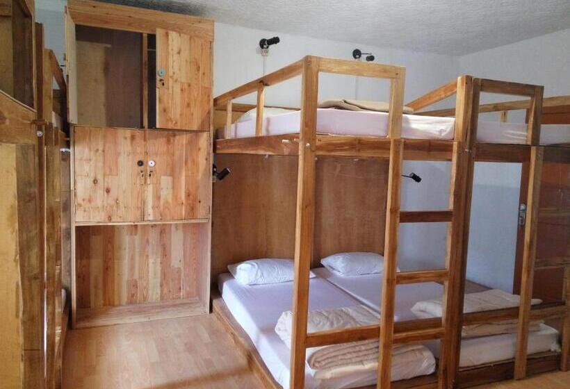 מיטה בחדר משותף, Tani Jiwo Hostel