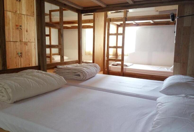 Кровать в Общей Комнате, Tani Jiwo Hostel