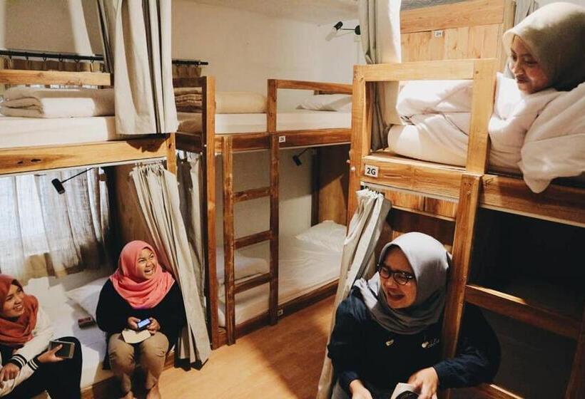 מיטה בחדר משותף, Tani Jiwo Hostel