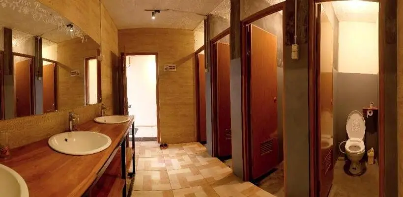 Családi Szoba Közös Fürdővel, Tani Jiwo Hostel