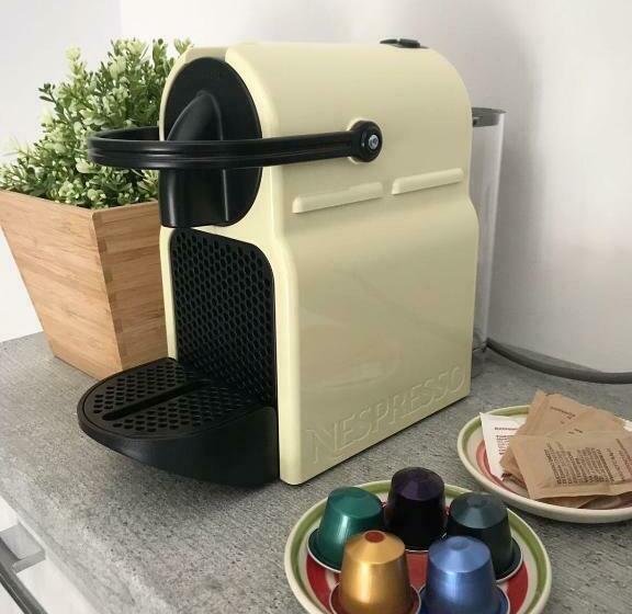 דירת חדר, Home