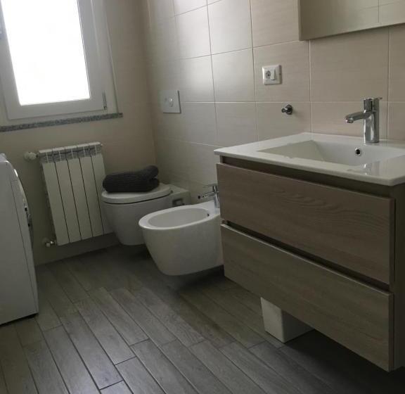 דירת חדר, Home