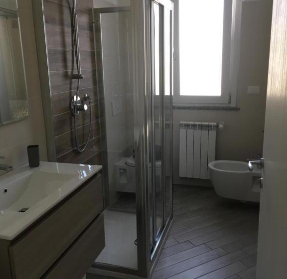 דירת חדר, Home