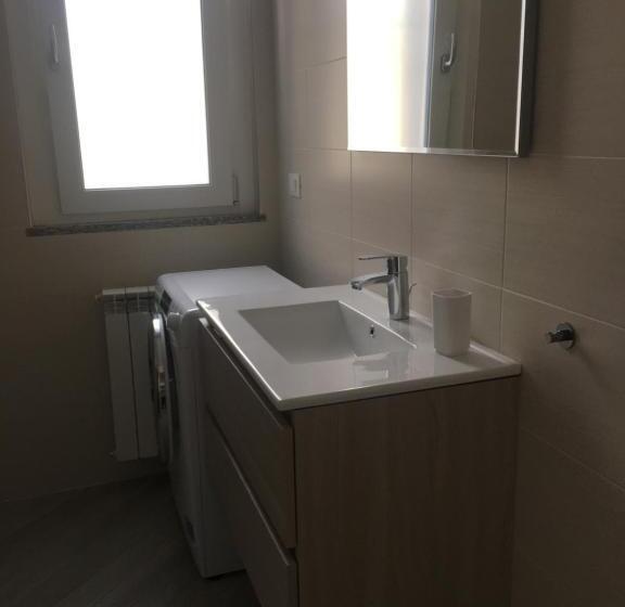 דירת חדר, Home