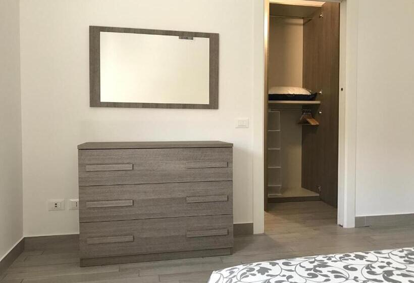 דירת שני חדרים, Home