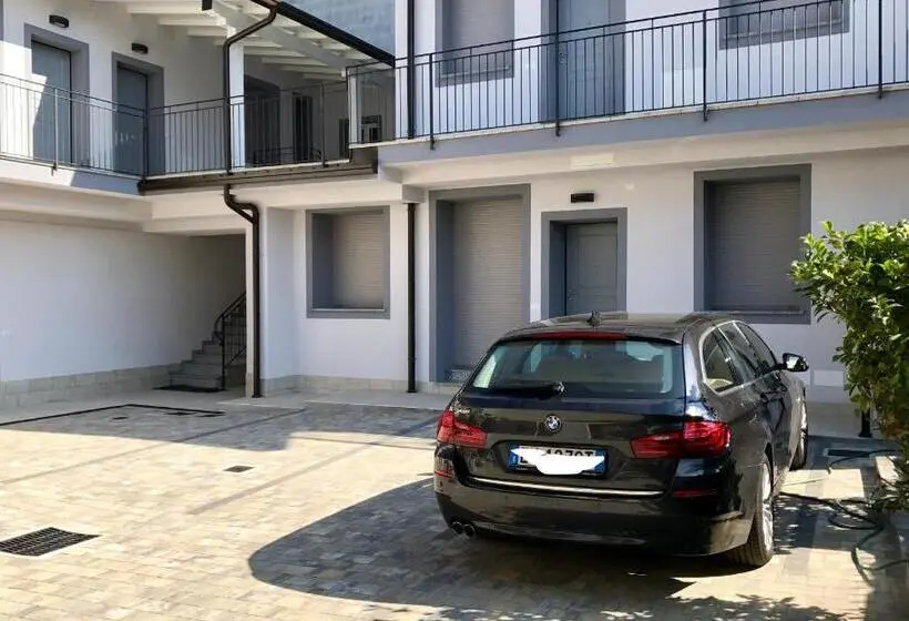 デラックスルーム, Home