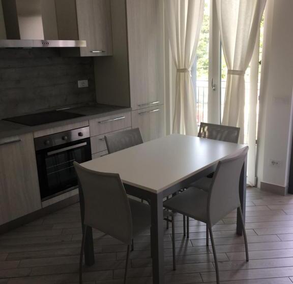 חדר דלוקס, Home