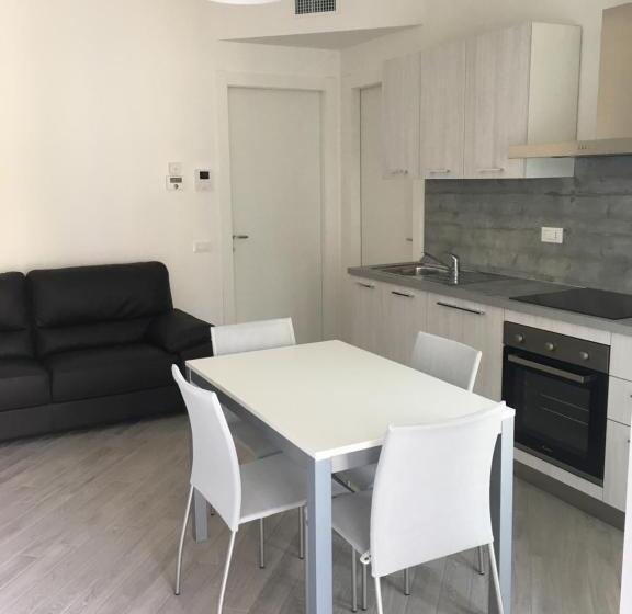 חדר דלוקס, Home