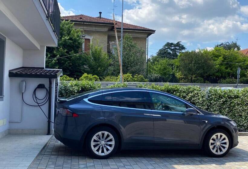 חדר משפתחתי סופריור, Home