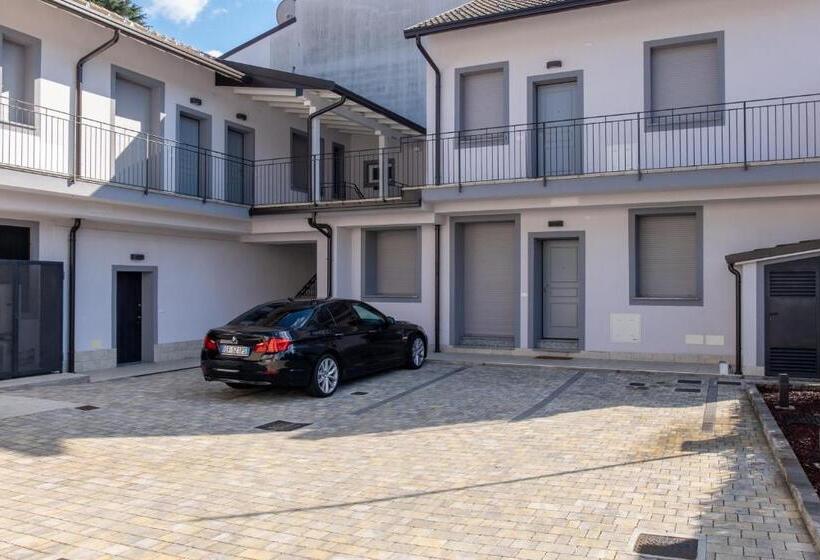 חדר משפתחתי סופריור, Home