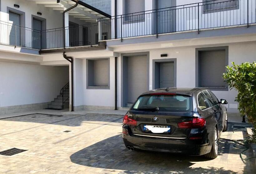 חדר משפתחתי סופריור, Home