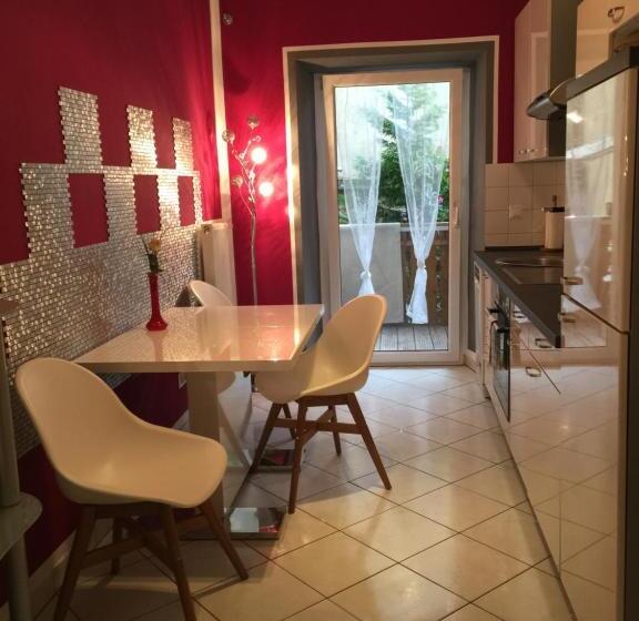 带1个卧室的带阳台的公寓, In Fürth Wie Zuhause