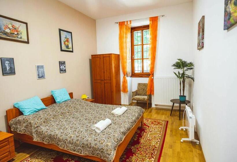 Номер Стандарт, Tolnay Kúria és Vendégház