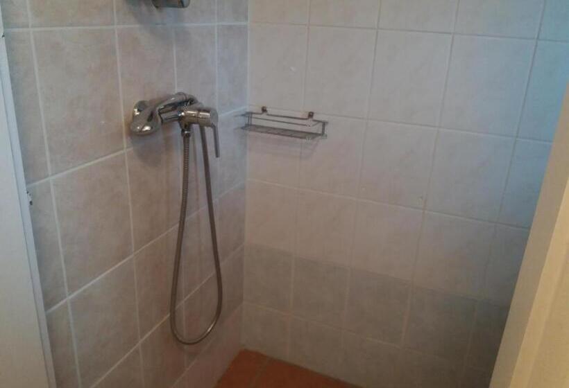 Семейный Номер Совместный Санузел, Tolnay Kúria és Vendégház