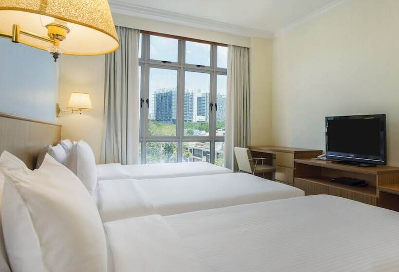 اتاق استاندارد سه نفره, New Cape Inn