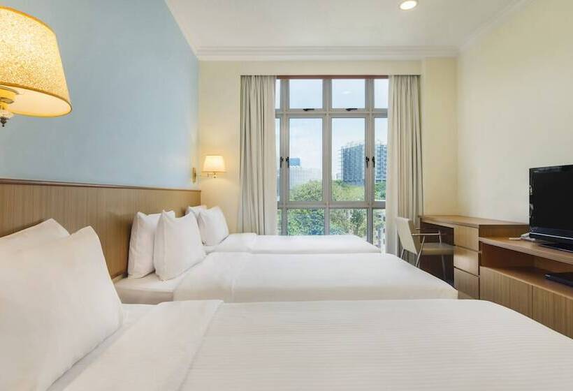 اتاق استاندارد سه نفره, New Cape Inn