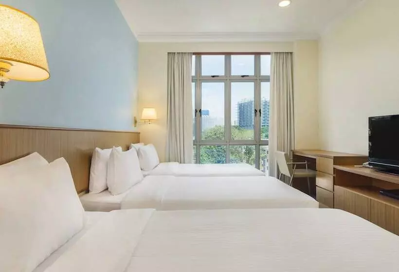 اتاق استاندارد سه نفره, New Cape Inn