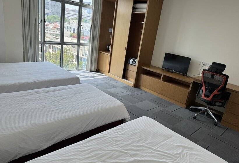 اتاق خانوادگی, New Cape Inn