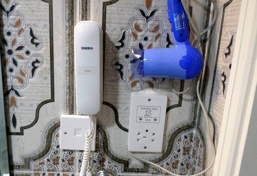 标准单人间, Sun City International