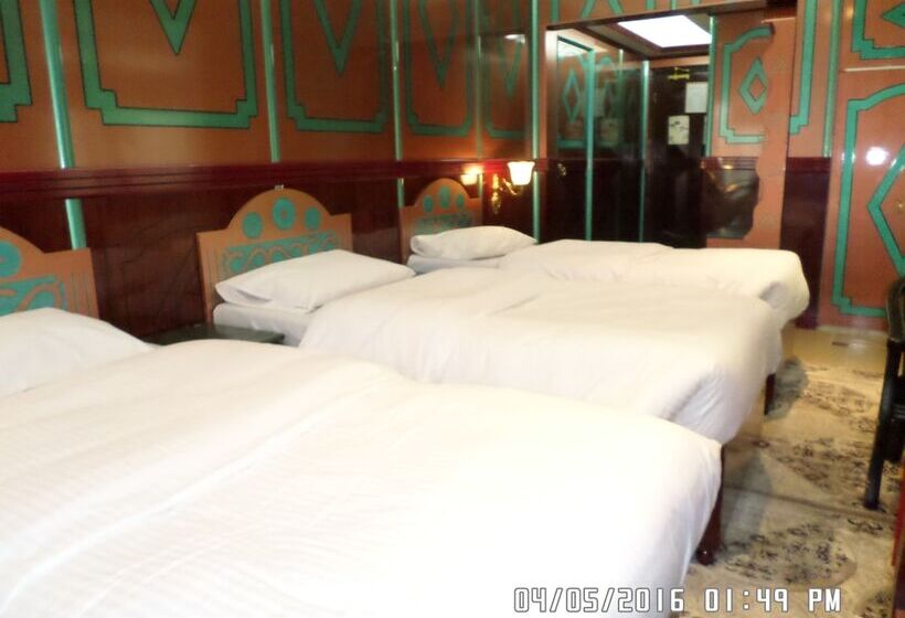 标准三人间, Sun City International