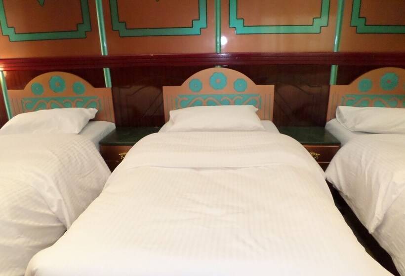 标准三人间, Sun City International