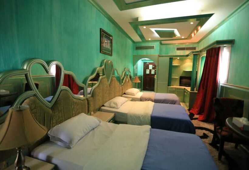 标准三人间, Sun City International