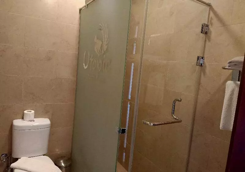 سوییت جونیور با چشم‌انداز دریا, Utopia Beach Club