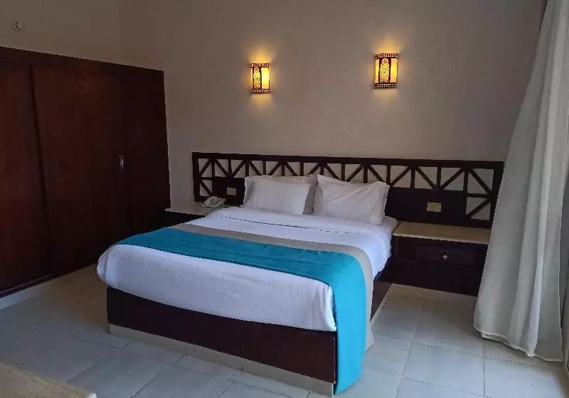 سوییت جونیور با چشم‌انداز دریا, Utopia Beach Club