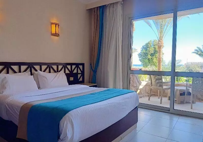 سوییت جونیور با چشم‌انداز دریا, Utopia Beach Club