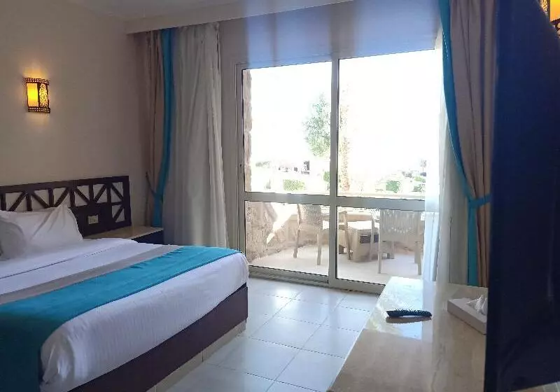 سوییت جونیور با چشم‌انداز دریا, Utopia Beach Club