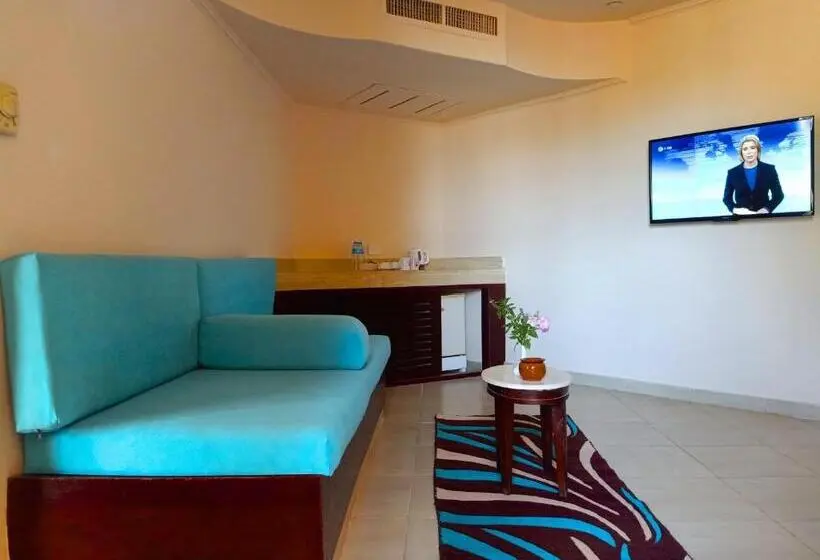 سوییت جونیور با چشم‌انداز دریا, Utopia Beach Club