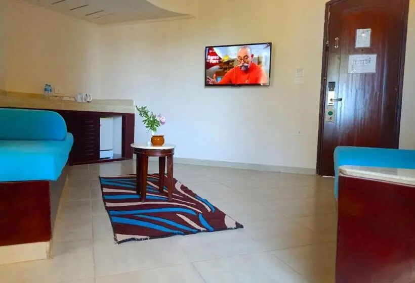 سوییت جونیور با چشم‌انداز دریا, Utopia Beach Club