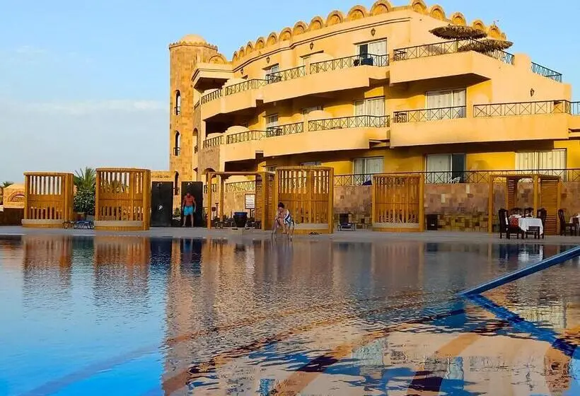 سوییت خانوادگی, Utopia Beach Club