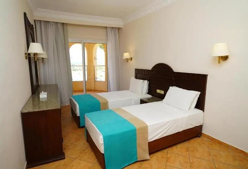 سوییت خانوادگی, Utopia Beach Club