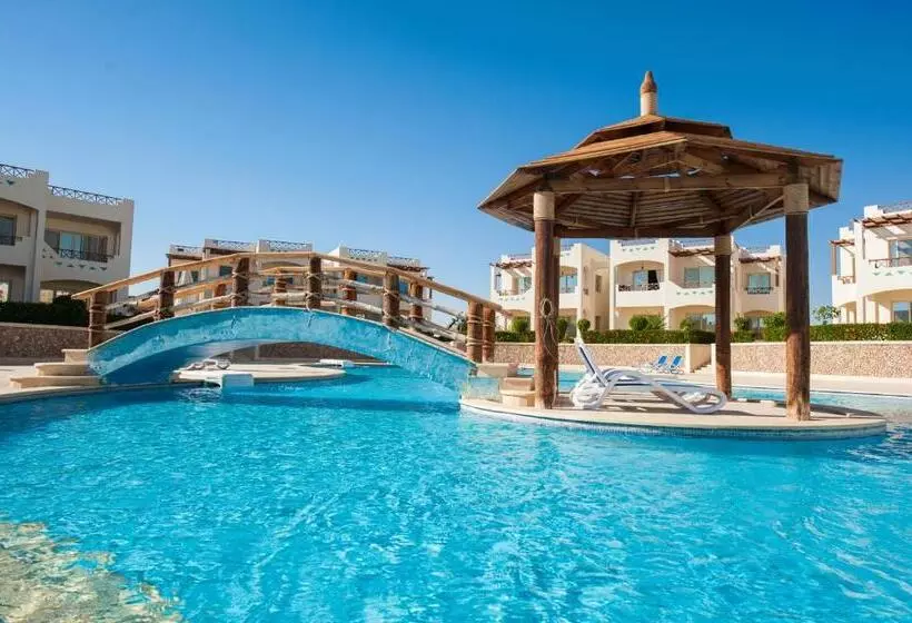 اتاق یک تخته با چشم‌انداز استخر, Sharks Bay Oasis