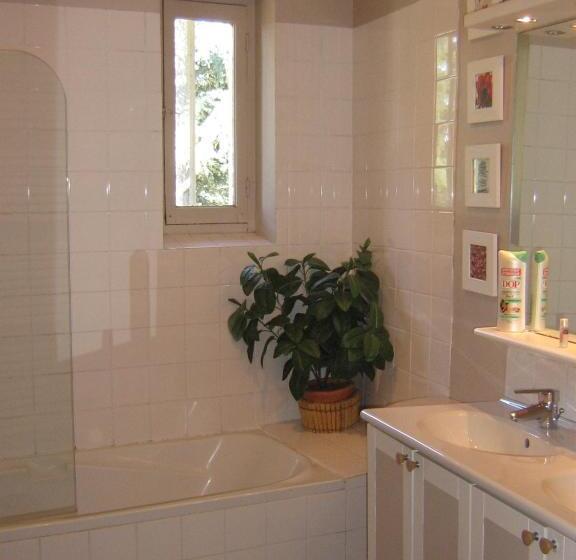 غرفة قياسية, Le Clos Saint Genois