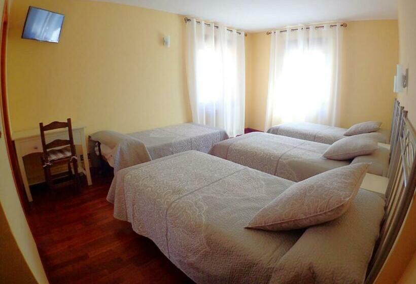 اتاق استاندارد سه نفره, Hostal Plaza Mayor