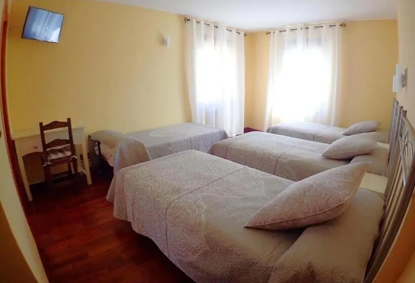 スタンダード4人部屋, Hostal Plaza Mayor Carrión De Los Condes