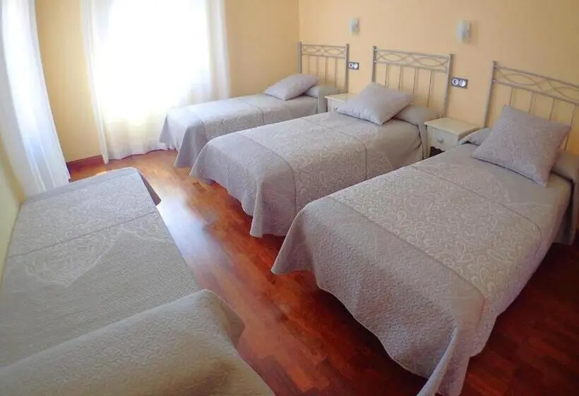 スタンダード4人部屋, Hostal Plaza Mayor Carrión De Los Condes