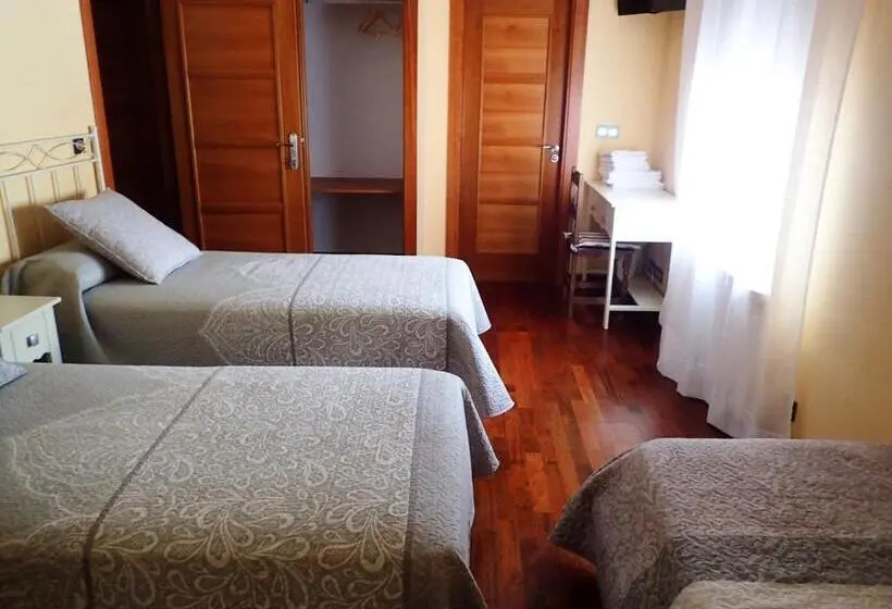 スタンダード4人部屋, Hostal Plaza Mayor Carrión De Los Condes