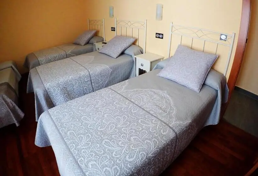 スタンダード4人部屋, Hostal Plaza Mayor Carrión De Los Condes