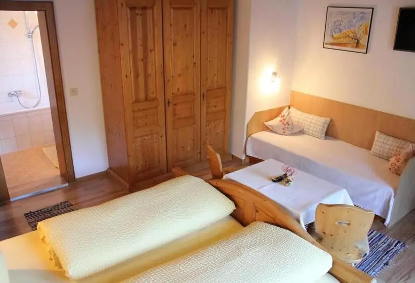 اتاق استاندارد سه نفره, Pension Schwemberger Ohne Frühstück