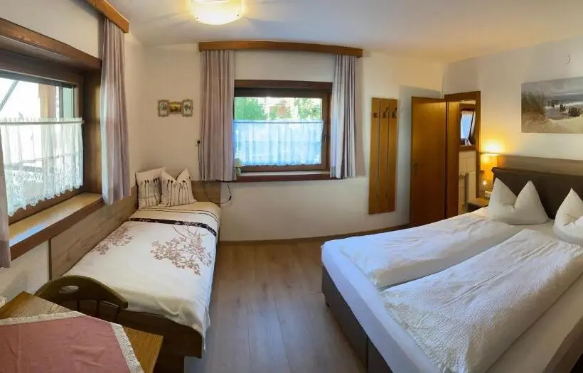 Standard Triple Room with Terrace, Pension Schwemberger Ohne Frühstück