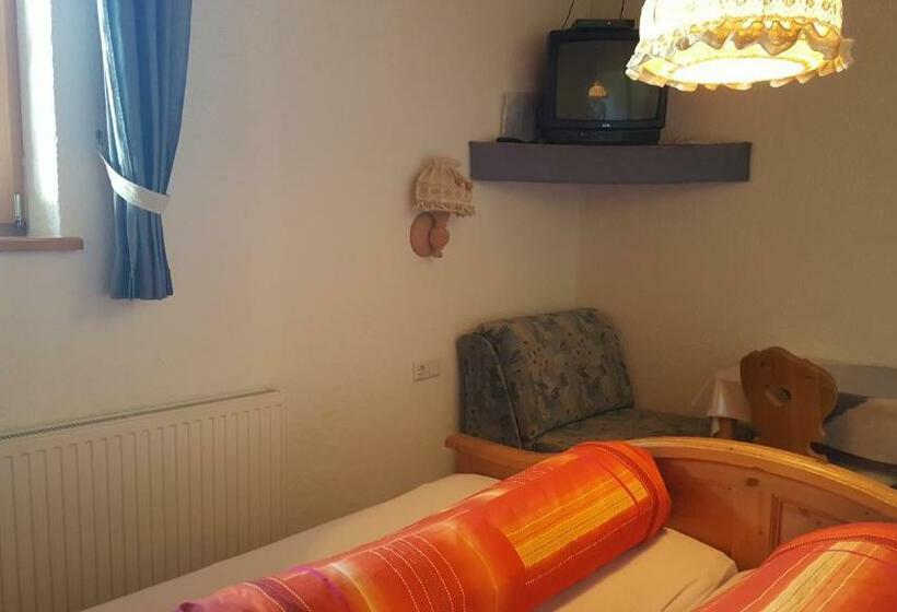 1 Sovrums Lägenhet, Bio Berghof