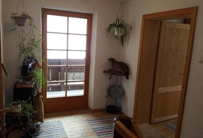 3 Sovrums Lägenhet, Bio Berghof